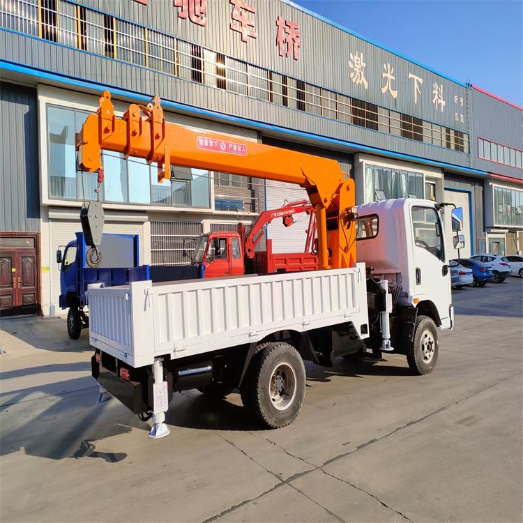 沙河市三轮随车吊定制 农用改装机自备吊中瑞长期出售